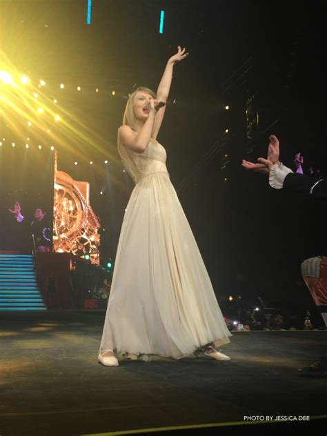 IN PHOTOS: Taylor Swift's fabulous 'Red' Manila concert