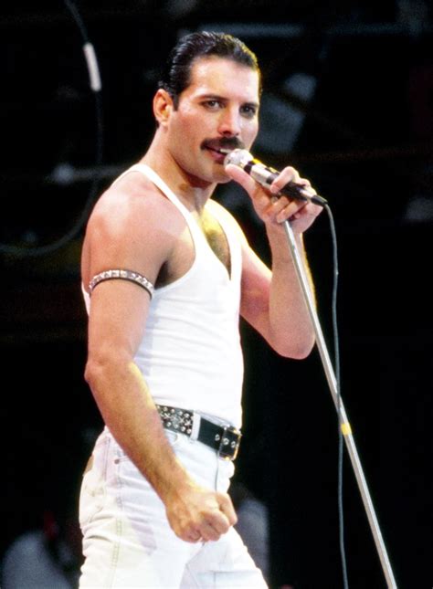 Freddie Mercury - 1985 Live Aid Concert : OldSchoolCool