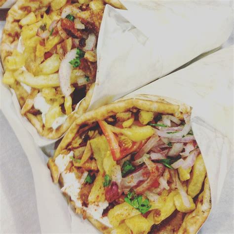 Best pita gyros I've ever eaten! [OC] : food