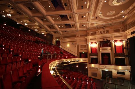 Birmingham Hippodrome – LED House Lighting – Push The Button