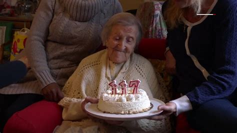 Oldest living person turns 117 - CNN Video