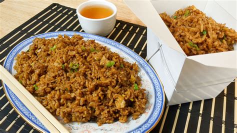 Recette de riz frit à la sauce soya - Hop dans le wok