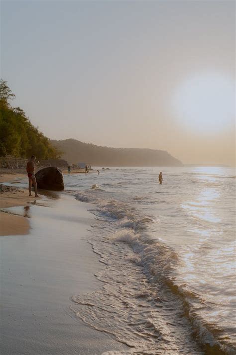 Sunny Weather at the Beach · Free Stock Photo