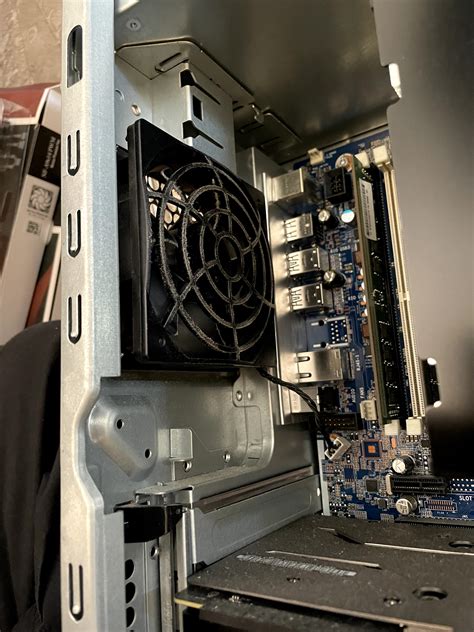 Silent HP Z440 workstation: replacing noisy fans (2021) - Michael Stapelberg