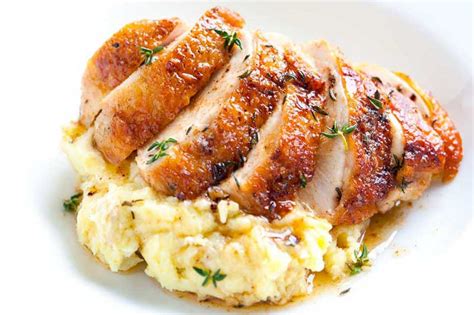 Why Bodybuilders Choose Chicken for Muscle Building - Look Infinite