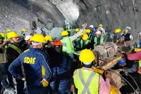 Uttarakhand | Uttarkashi tunnel collapse: Drilling begins to create escape passage for trapped ...