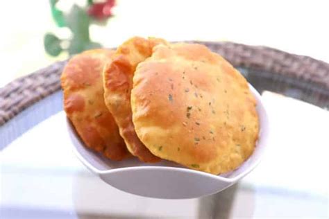 Aloo Poori – Potato poori recipe – Yum Curry