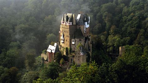 15 Haunted Castles Around the World | Condé Nast Traveler