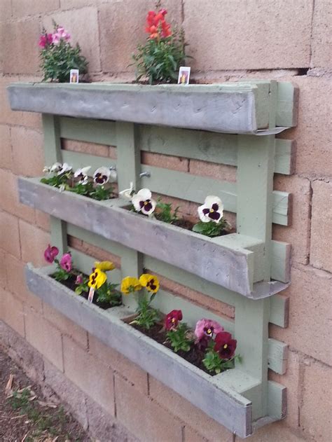 25 Easy DIY Plans and Ideas for Making a Wood Pallet Planter | Guide Patterns