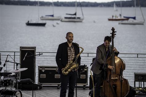 two-musicians-on-stage-performing image - Free stock photo - Public Domain photo - CC0 Images