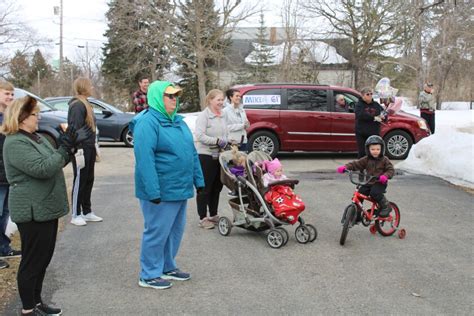 Friends, family sing to local cancer patient in "drive-by birthday" - Park Rapids Enterprise ...