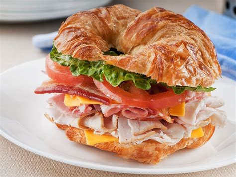 Croissant sandwich with ham Recipe | EatSmarter