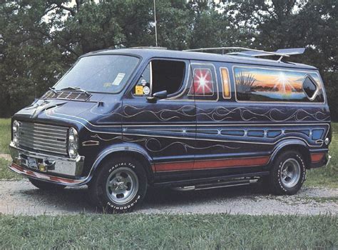 Rock ’n’ Roll on Wheels: 30 Photos of the Coolest Customized Vans of ...