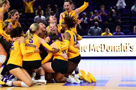 LSU perseveres for five-set win over No. 20 Arkansas | Tiger Rag