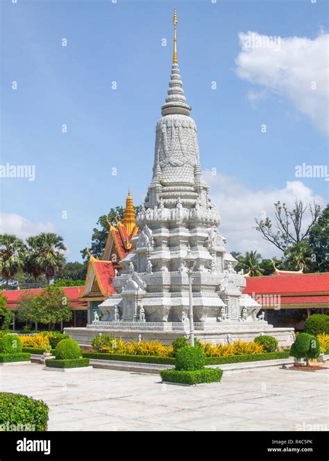 royal palace in phnom penh Stock Photo - Alamy