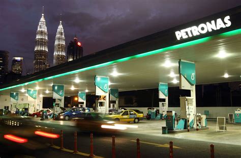 Petronas’ Malaysia LNG supply faces headwinds - News for the Oil and ...