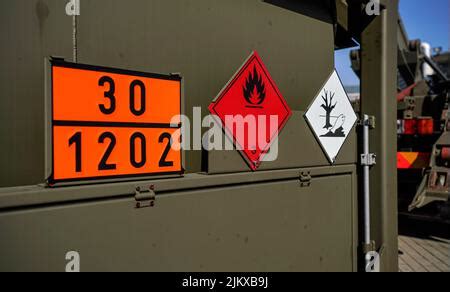 Les pictogrammes pour risque chimique : liquide inflammable Photo Stock - Alamy