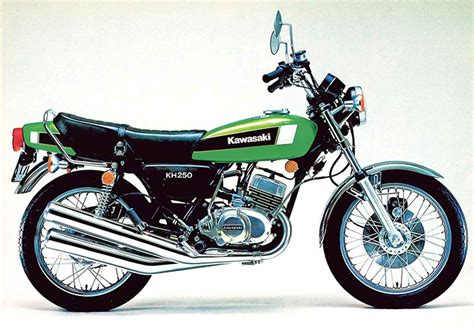 KAWASAKI「KH250」ヤンチャな奴らが愛した“ケッチ”-1976〜1982年-【心に残る日本のバイク遺産】2サイクル250cc史 編 - webオートバイ