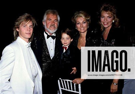 Aug. 1, 2005 - KENNY ROGERS WITH HIS WIFE MARIANNE GORDON , DAUGHTER CAROLE LYNNE , SONS KENNETH