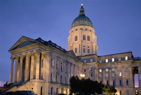 kansas-state-capitol-in-topeka - Kansas Pictures - Kansas - HISTORY.com