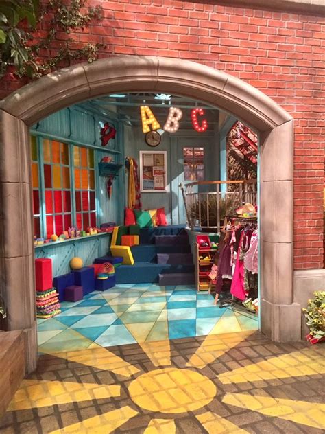 Sesame Street Set Tour! - Disney Travel Babble