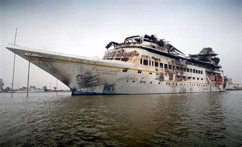 L'ancien yacht luxueux de Saddam Hussein en train de rouiller à Bassorah.