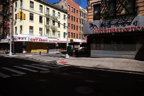 Mapping the Sidewalks of New York City for Social Distancing | The New Yorker