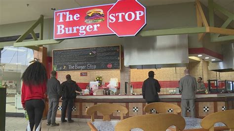 Burger shop brings new life to Knoxville Center Mall