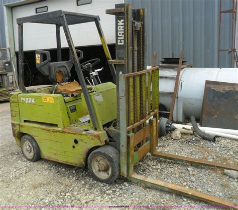 Clark forklift in Alden, KS | Item AB9157 sold | Purple Wave