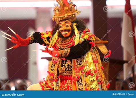 Balinese mask dancers editorial photography. Image of solo - 69727412