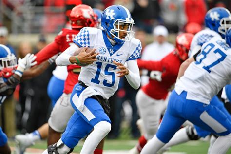 Expect a lot of darkhorse talk for Kentucky Wildcats football - A Sea ...