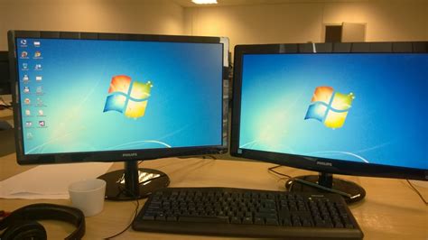 Slightly different monitor sizes at work : mildlyinfuriating