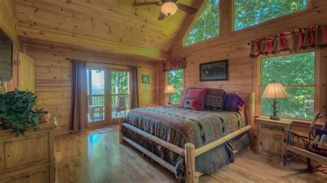 Southern Komfort - Mountain Top Cabin Rentals - Upper Level Bedroom