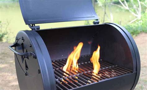 How to Use a Charcoal Smoker (7 Easy Steps) - GrillaBBQ