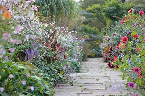 10 Ideas to Steal from English Cottage Gardens: Gardenista