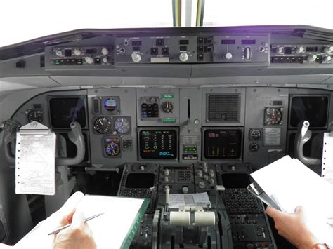 Spotting a Ocidente: Visita ao cockpit do Fokker 100