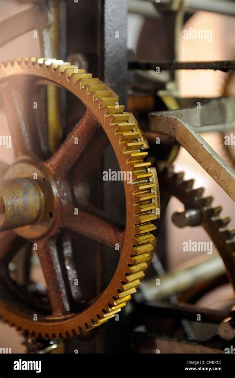 Machinery cogs hi-res stock photography and images - Alamy