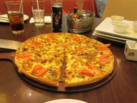 Pizza Hut Bangkok - Si Kan - Restaurant Reviews, Phone Number & Photos ...