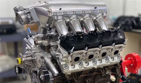 Video: Ford 7.3L Godzilla Engine Weight and Wide-Open Throttle Sound