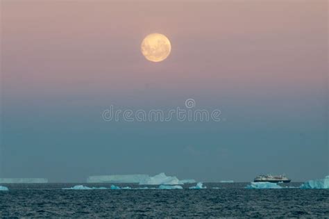 Antartic Moonrise Over the Weddell Sea Stock Photo - Image of abstract, cold: 94781810