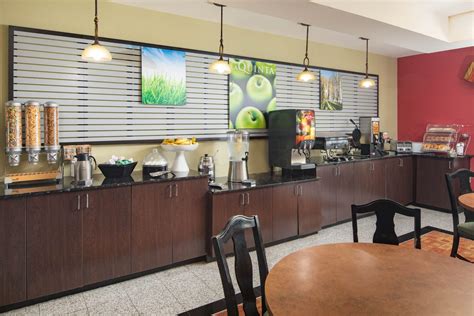 La Quinta Inn & Suites by Wyndham Atlanta-Union City | Union City, GA Hotels