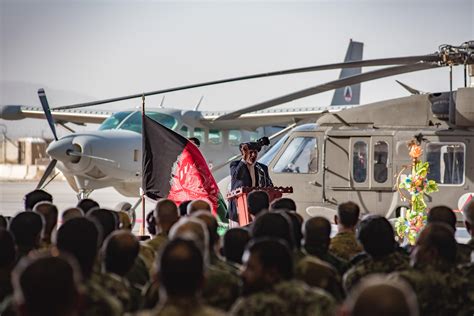 Afghan president welcomes first Afghan Air Force Black Hawk helicopters ...