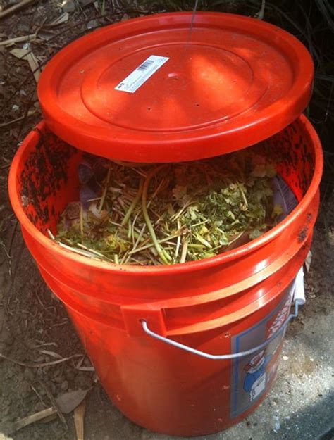 DIY Plastic Bucket Compost Bin