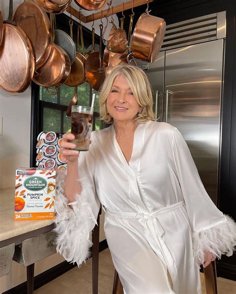 Martha Stewart posts 'thirst trap,' wins influencer award