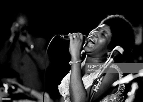 Photo of Aretha FRANKLIN, Aretha Franklin performing live onstage ...