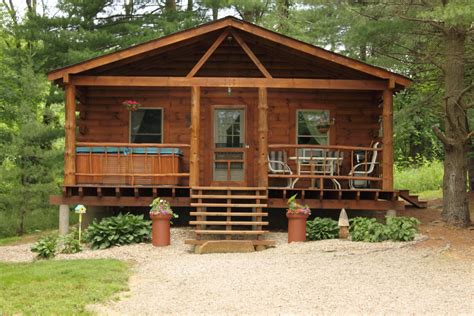 Hocking Hills Cabin Rentals | Tall Pines Two Bedroom Hot Tub Cabin | Pet Friendly, Family Friendly