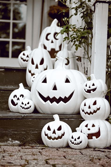 19 Easy Halloween Porch Decorations - Finance Stallion