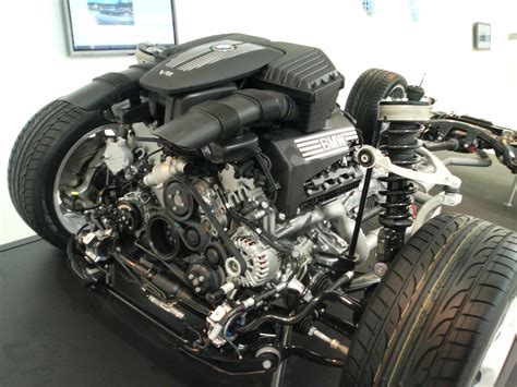 File:BMW V8 engine X5.jpg - Wikimedia Commons