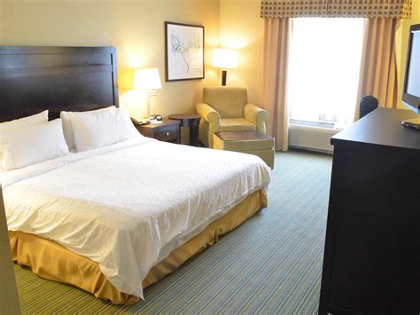 Affordable Hotel in Waterloo, Iowa | Holiday Inn Express Waterloo-Cedar ...