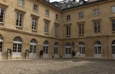 Collège de France en París: 2 opiniones y 3 fotos